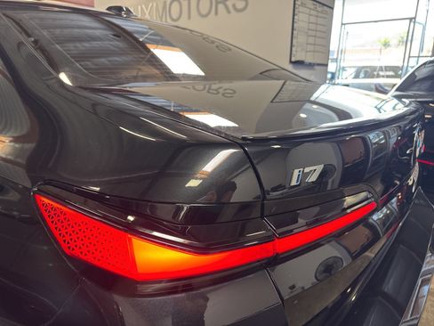 Used 2025 BMW i7 xDrive60 w/ Executive Package AWD/4WD image 21