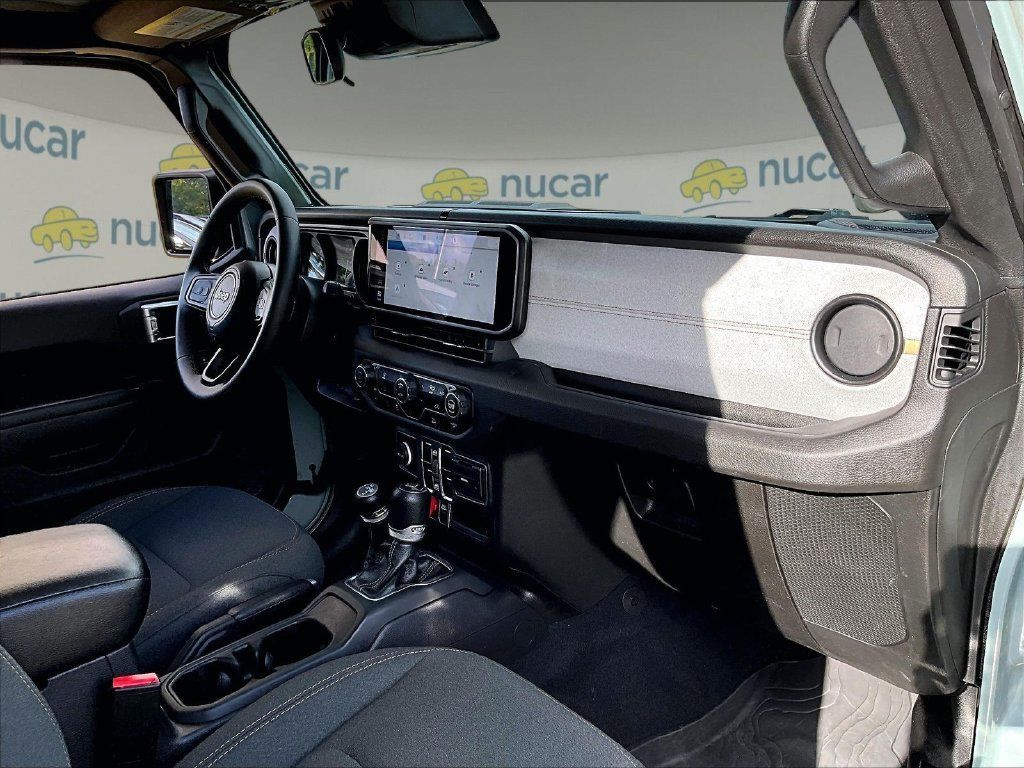 Used 2024 Jeep Wrangler Unlimited AWD/4WD image 14