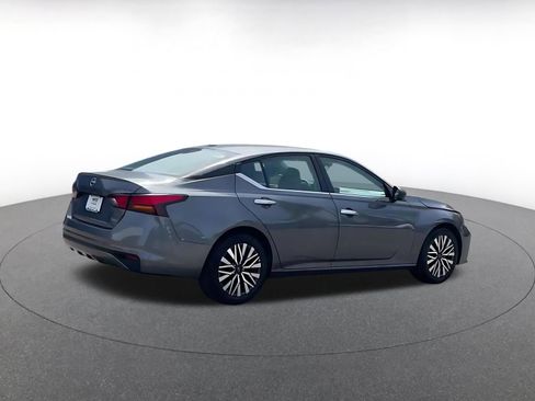 Used 2024 Nissan Altima 2.5 SV image 15