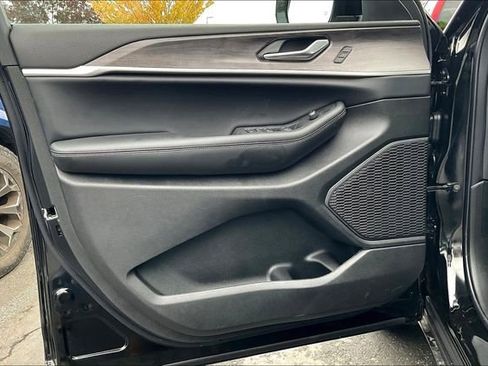 New 2025 Jeep Grand Cherokee L Limited w/ Black Appearance Package image 22