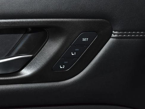 Used 2026 Nissan Pathfinder Platinum w/ Cargo Package image 5