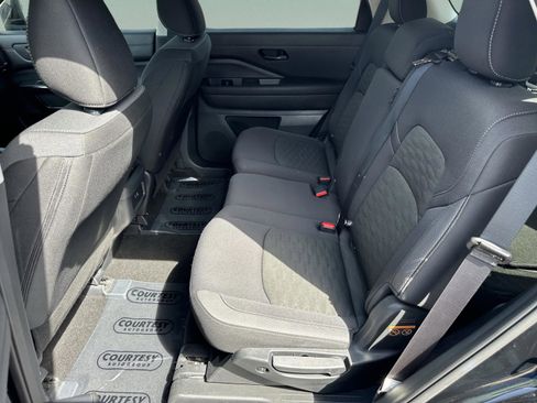 Certified 2025 Nissan Pathfinder S FWD image 18