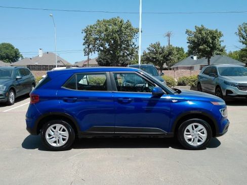 Used 2023 Hyundai Venue SE FWD image 5
