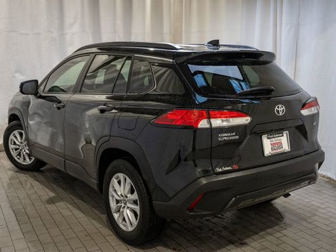 Certified 2022 Toyota Corolla Cross LE image 4