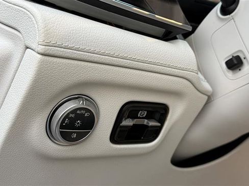 Used 2023 Mercedes-Benz EQS 580 4MATIC Sedan image 11