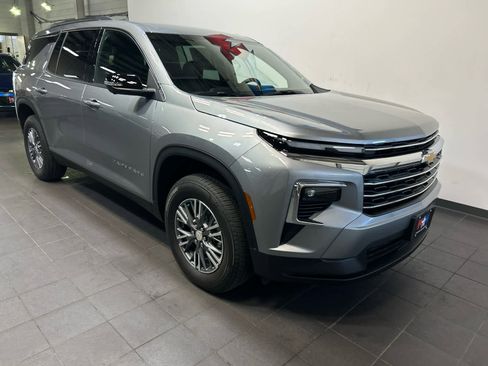 New 2026 Chevrolet Traverse LT w/ Driver Confidence Package AWD/4WD image 2