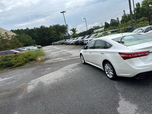 Used 2015 Toyota Avalon Limited FWD image 3