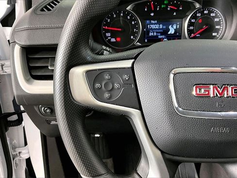 Used 2024 GMC Terrain SLE w/ Driver Convenience Package image 11