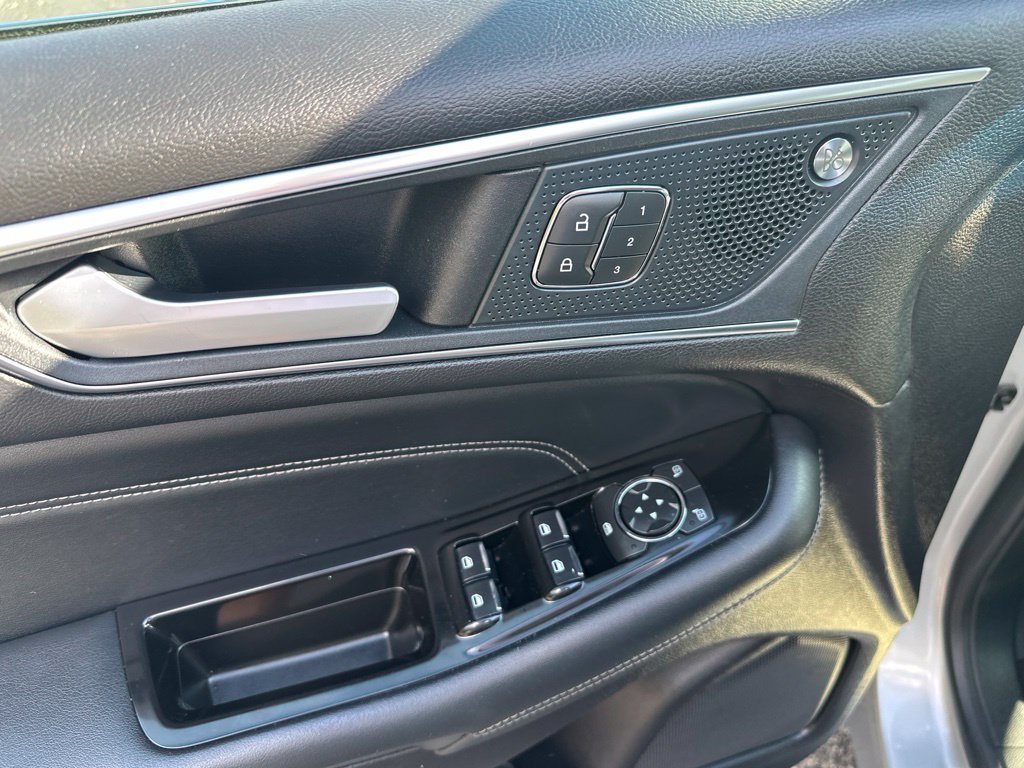 Used 2019 Ford Edge Titanium FWD image 14