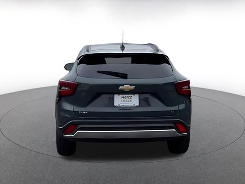 Used 2025 Chevrolet Trax LT image 11