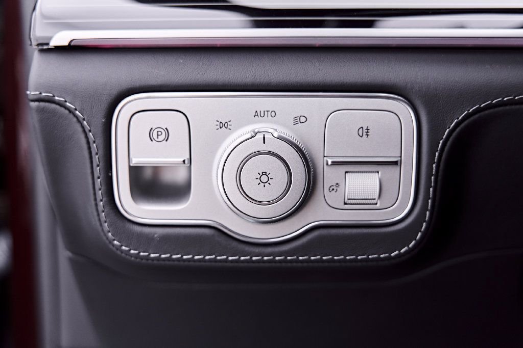 Used 2024 Mercedes-Benz Maybach GLS 600 4MATIC image 58