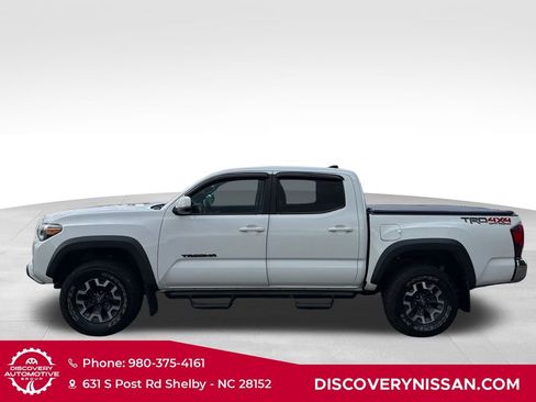 Used 2019 Toyota Tacoma TRD Off-Road AWD/4WD image 9