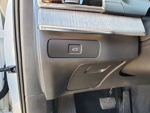 Used 2023 Volvo XC90 B6 Ultimate w/ Lounge Package image 25