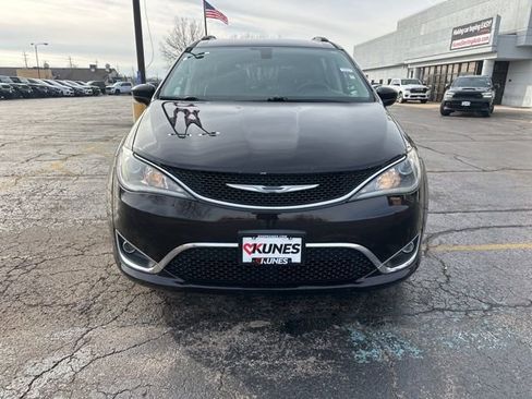 Used 2017 Chrysler Pacifica Touring-L image 19