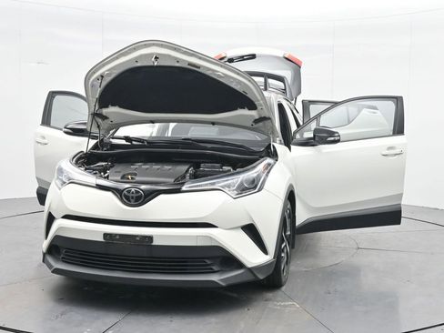 Used 2019 Toyota C-HR XLE image 44