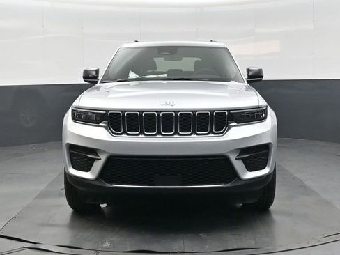 New 2025 Jeep Grand Cherokee Laredo image 9