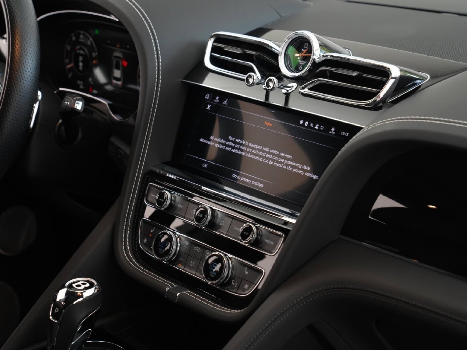 Used 2024 Bentley Bentayga AWD/4WD image 34