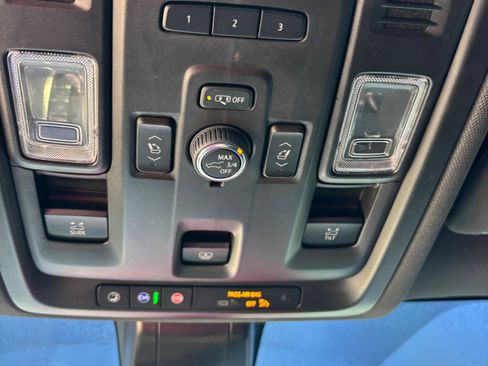 Used 2022 Chevrolet Suburban Z71 w/ Luxury Package image 22