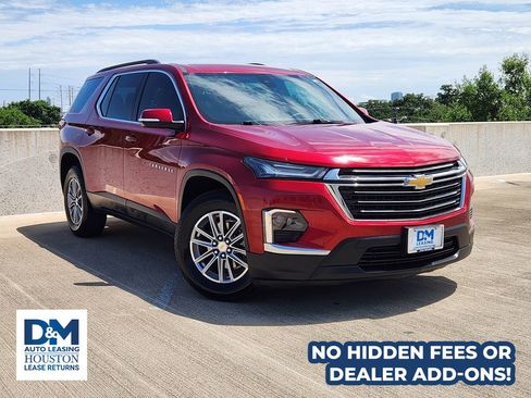 Used 2023 Chevrolet Traverse LT FWD image 1