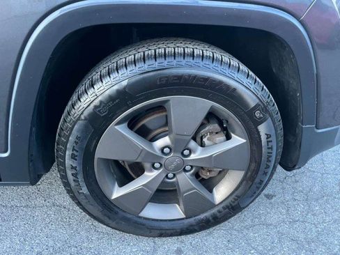 Used 2017 Jeep Cherokee 75th Anniversary AWD/4WD image 17