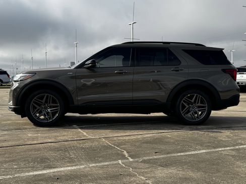 New 2026 Ford Explorer ST-Line w/ ST-Line Street Pack image 7
