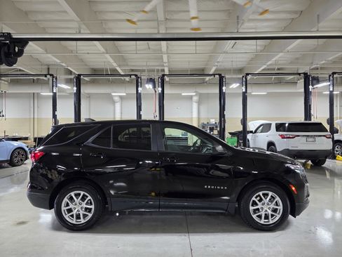 Used 2022 Chevrolet Equinox LS w/ LS Convenience Package image 8