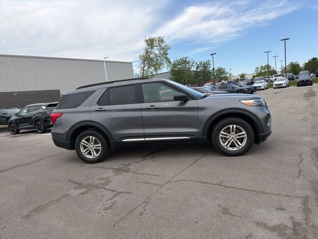 Used 2021 Ford Explorer XLT w/ Class III Trailer Tow Package AWD/4WD image 4