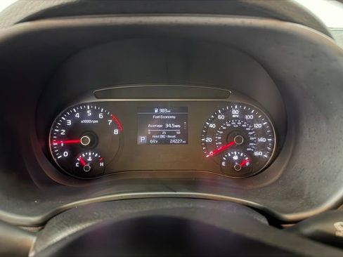 Used 2022 Kia Soul LX w/ Technology Package FWD image 16
