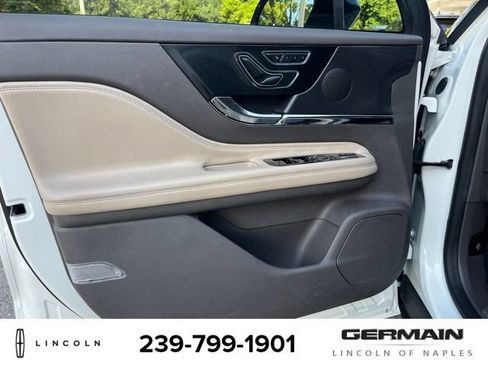 Used 2023 Lincoln Corsair Reserve w/ Towing Package FWD image 9