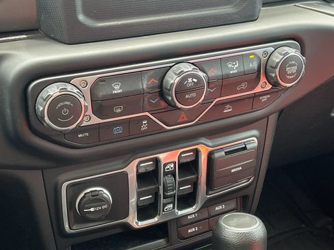 Used 2023 Jeep Wrangler Unlimited AWD/4WD image 22