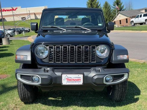 Used 2024 Jeep Gladiator Sport AWD/4WD image 9