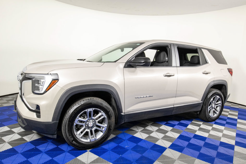 Used 2026 GMC Terrain Elevation FWD image 2