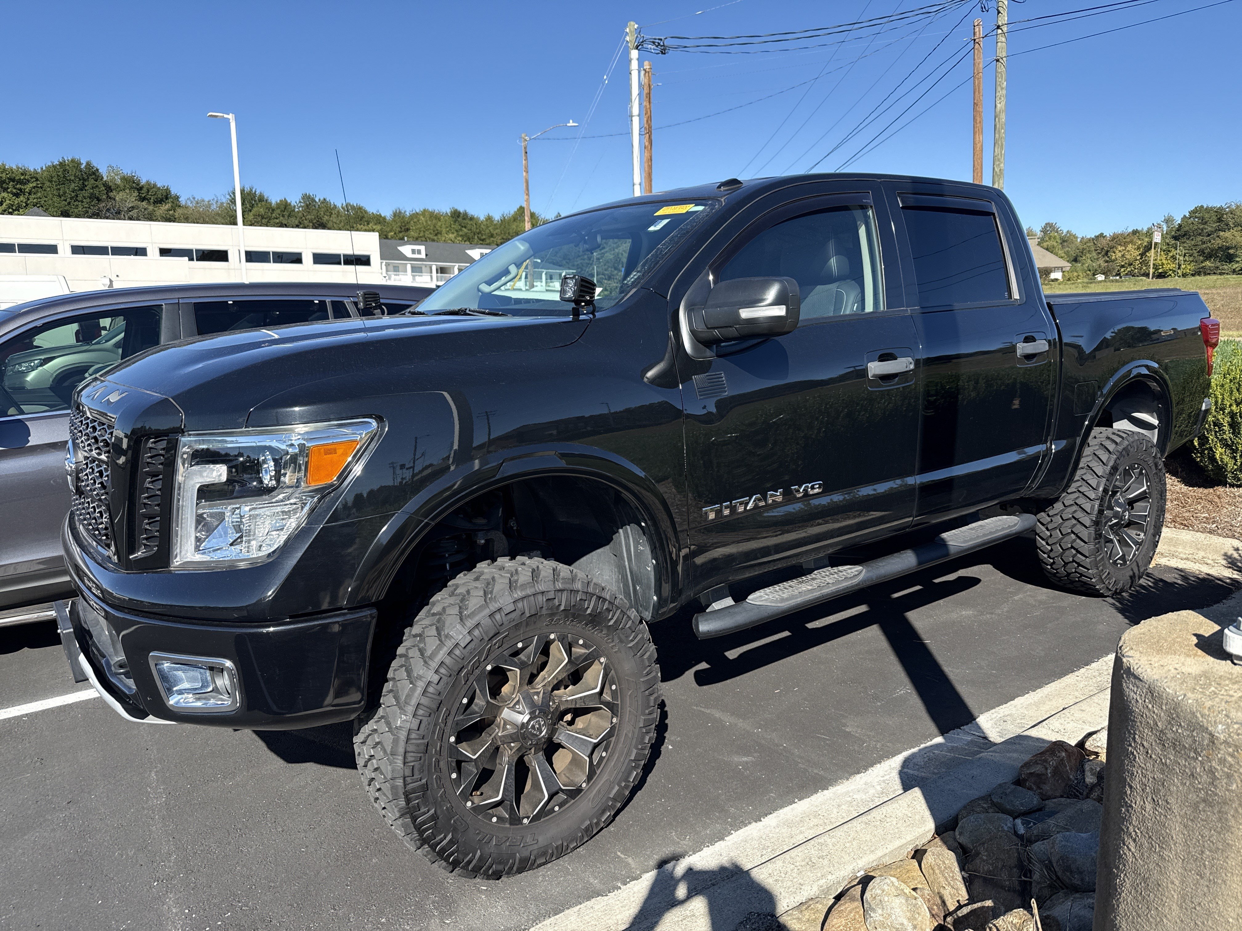 Used 2019 Nissan Titan PRO-4X AWD/4WD image 5