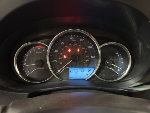 Used 2015 Toyota Corolla LE image 17