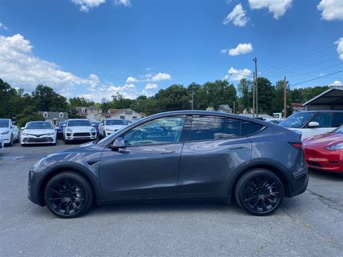 Used 2024 Tesla Model Y Long Range AWD/4WD image 2