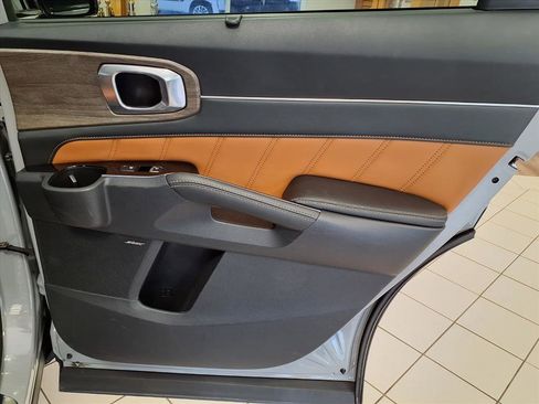 Used 2023 Kia Sorento SX Prestige image 13