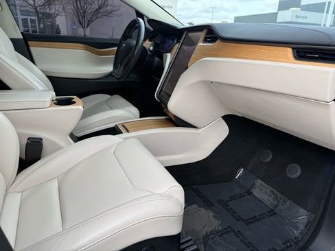 Used 2018 Tesla Model X 75D image 15