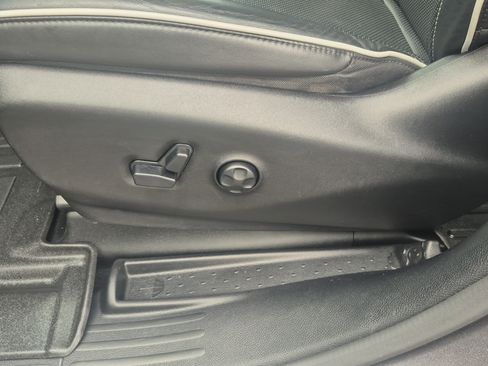Used 2020 Chrysler Pacifica Limited w/ Advanced Safetytec Group FWD image 22
