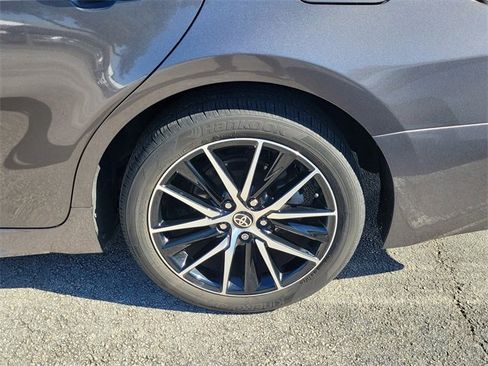 Used 2023 Toyota Camry SE image 5