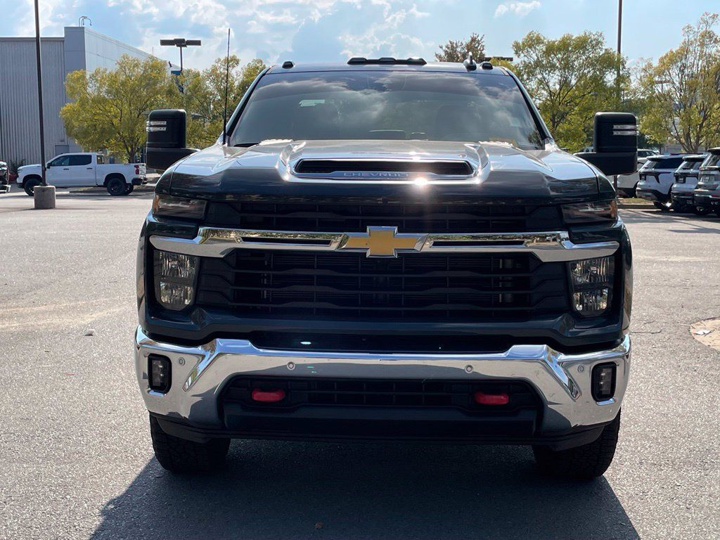 Used 2026 Chevrolet Silverado 2500 LT w/ All Star Edition AWD/4WD image 2