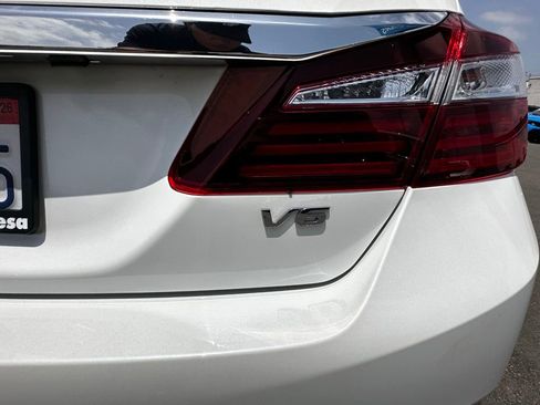 Used 2017 Honda Accord EX-L image 12