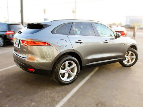 Used 2017 Jaguar F-PACE Premium image 7