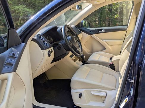 Used 2016 Volkswagen Tiguan S image 18