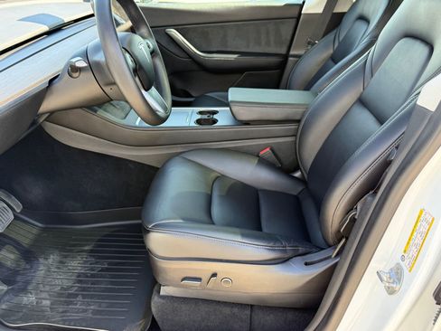 Used 2022 Tesla Model Y Long Range image 23