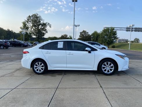 Used 2023 Toyota Corolla LE FWD image 13