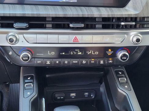 Used 2023 Kia Telluride EX w/ EX Captain's Chair Package AWD/4WD image 18