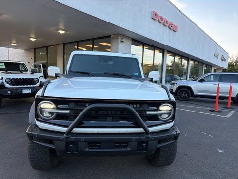 Used 2022 Ford Bronco Outer Banks w/ Sasquatch Package AWD/4WD image 2