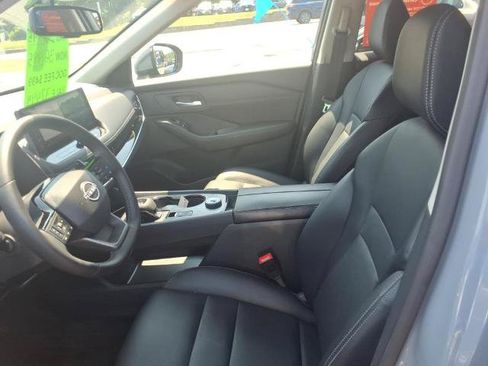 Certified 2026 Nissan Rogue SL AWD/4WD image 7