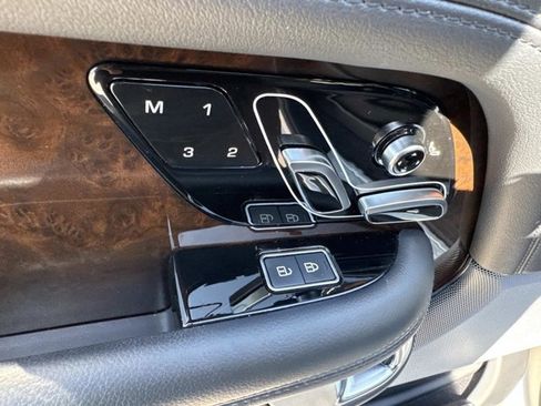 Used 2021 Land Rover Range Rover image 11