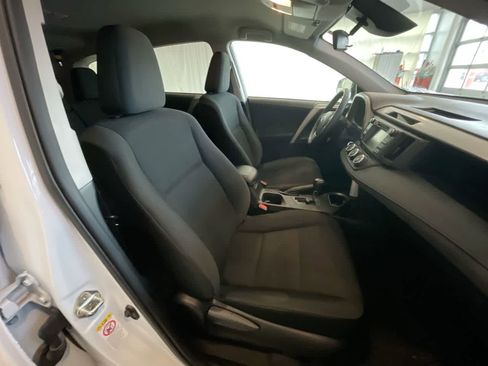 Used 2018 Toyota RAV4 LE image 23
